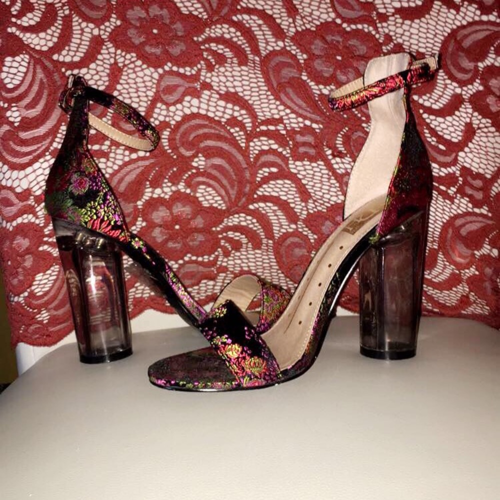 Women Fahrenheit Block Heel Sandals